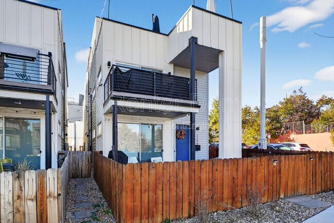 Building Photo - 1299 Newton St