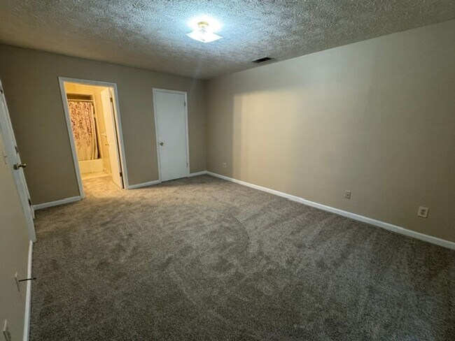 Building Photo - 228 Hearthstone Dr