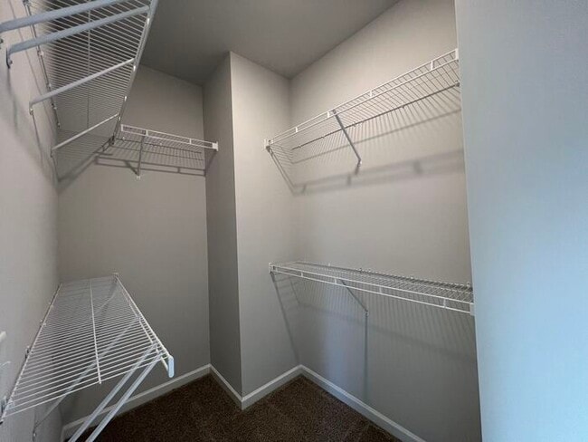 Building Photo - 5144 Aylesbury Ct