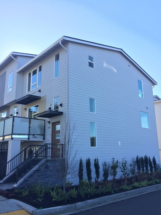 Building Photo - Newer Townhouse in Lake Forest Park!