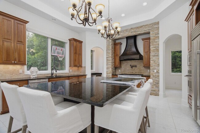 Building Photo - 2707 Turtle Lk Dr