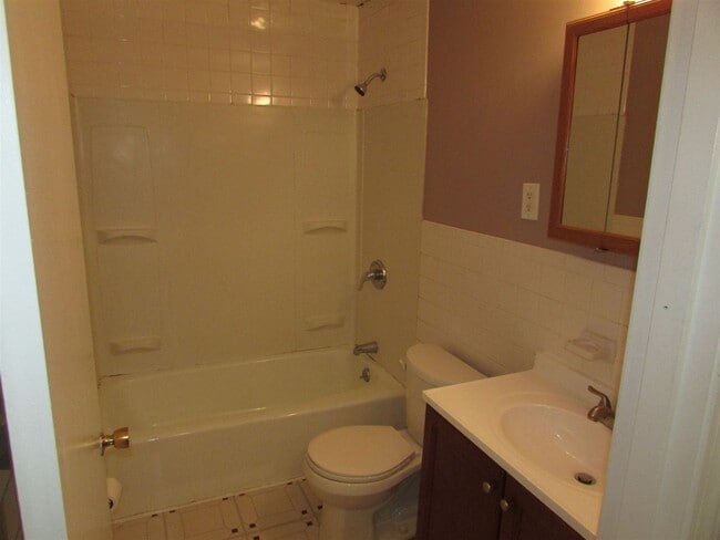 Building Photo - 114 Capitol Hill Dr