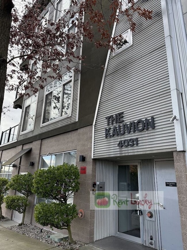 Building Photo - GREAT VIEWS! Lovely 2-Bedroom, 2 Bath Condo in Fantastic Fremont Area w/Garage Parking!!