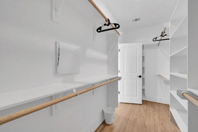Building Photo - 3417 Yellowstone BlvdRoom 1