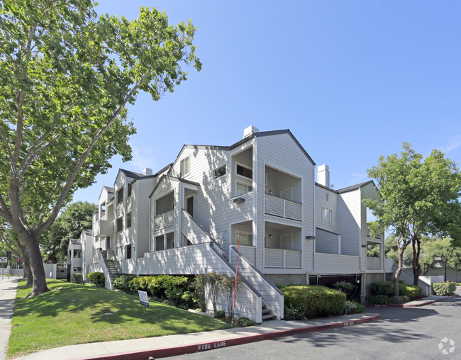 Exterior - Lakewood Court Apartments