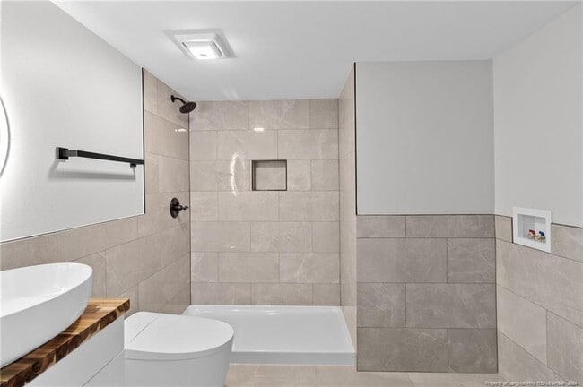 Building Photo - 714 Carnegie Dr