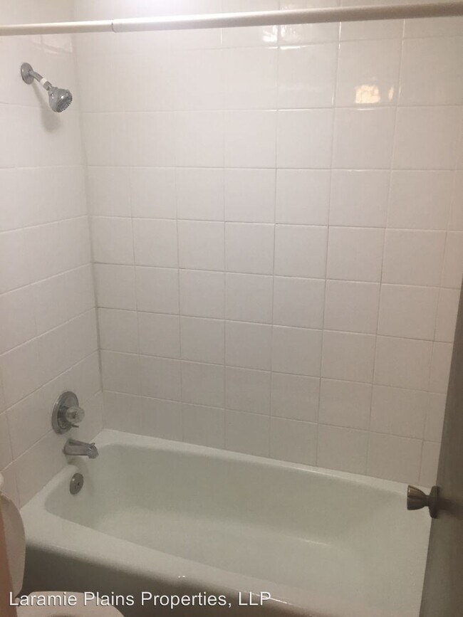 Building Photo - 815 E Ivinson Ave