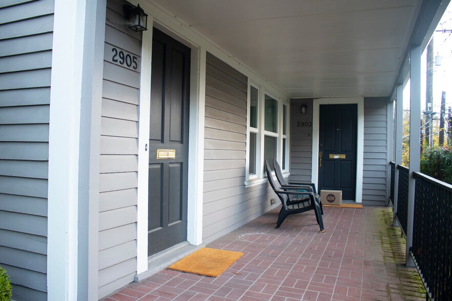 Building Photo - 2905 SW 4th Ave