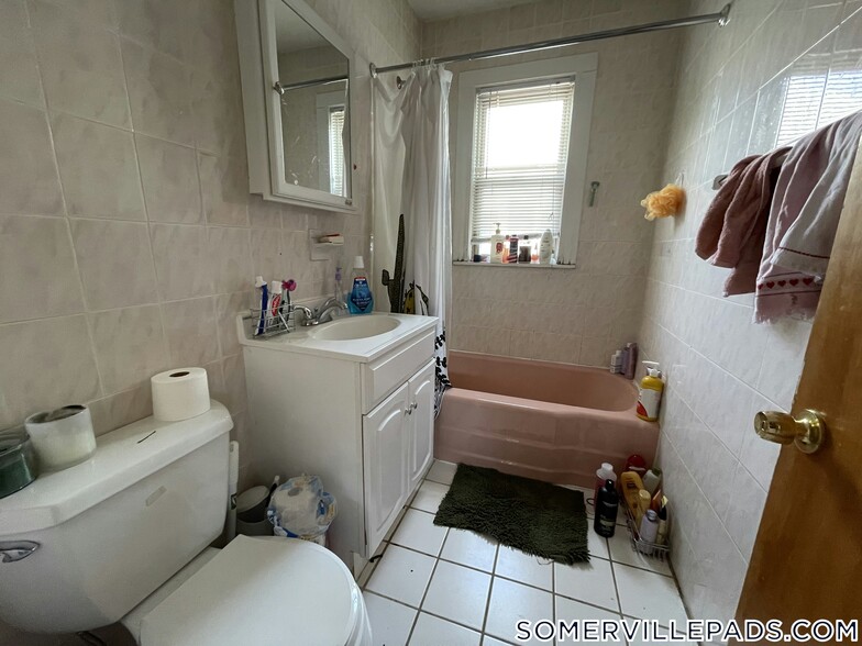 Building Photo - 35 Rose St