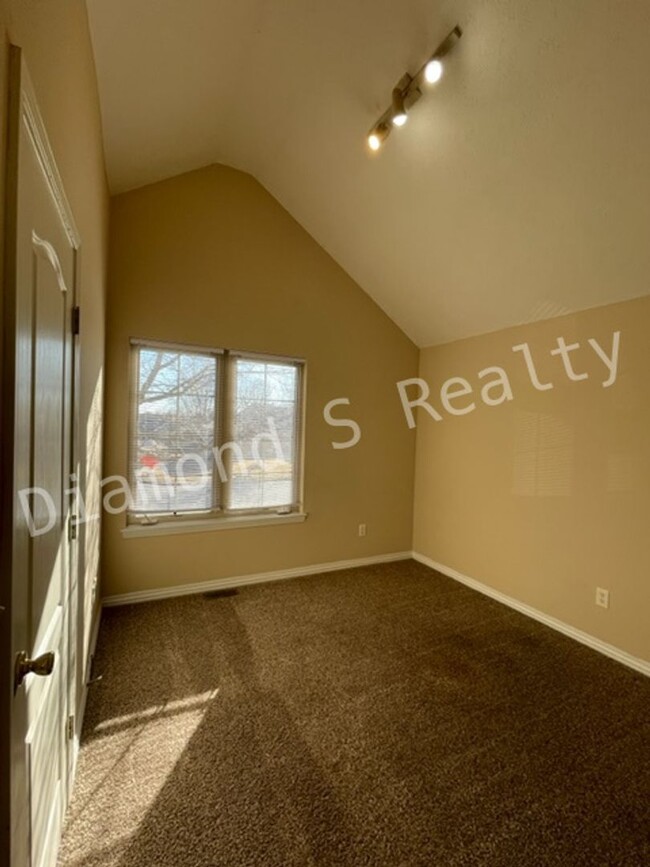 Building Photo - Lovely 3 bedroom home available!  Sequiota...