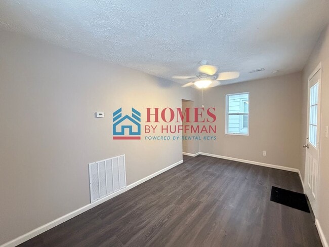 Building Photo - Two Bedroom House | Updated with Appliances