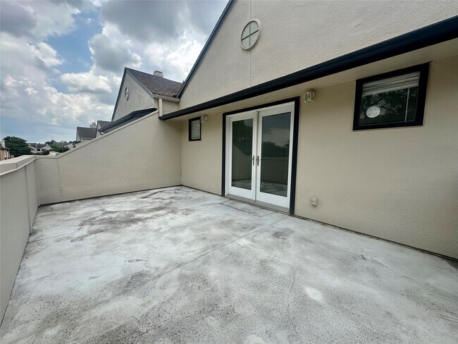 Building Photo - 2486 Bering Dr