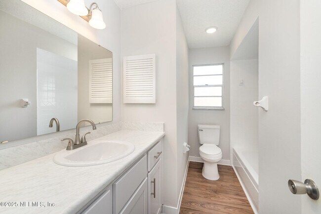 Building Photo - 2805 Stagecoach Dr