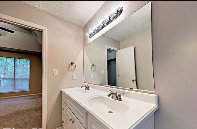 Building Photo - 4929 Patricia Ann Ln