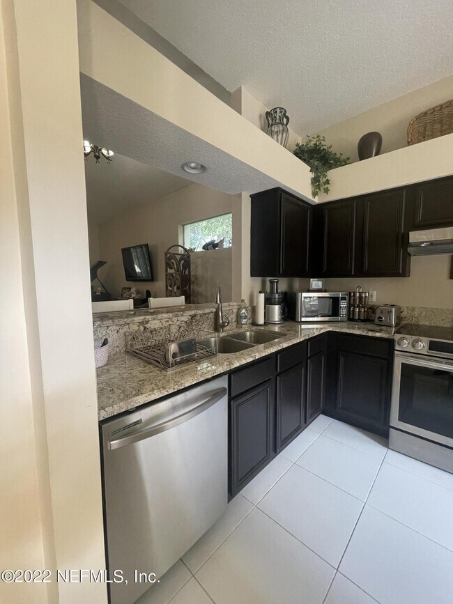 Building Photo - 204 Salt Grass Ct