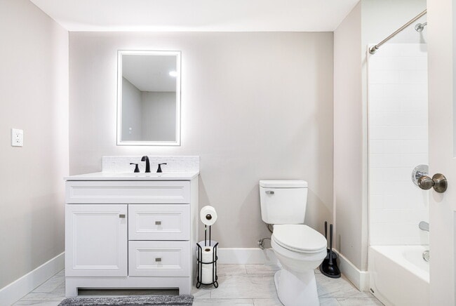 Building Photo - Englewood Padsplit Co-living Affordable Ho...