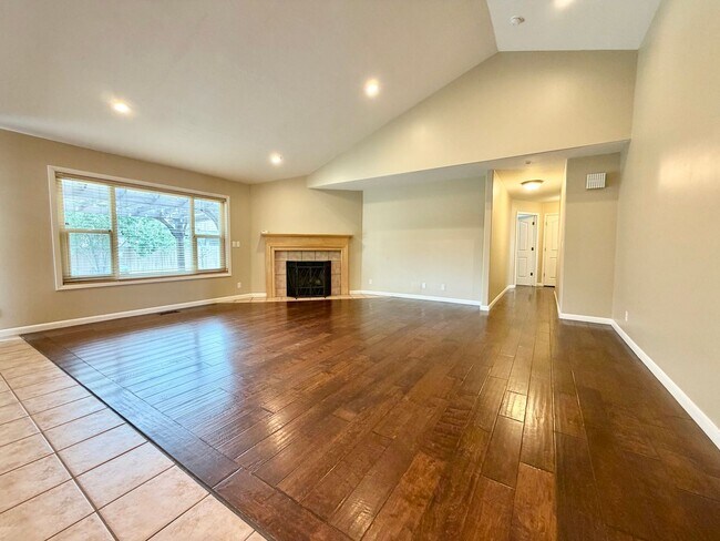 Building Photo - 961 Golden Pheasant Dr