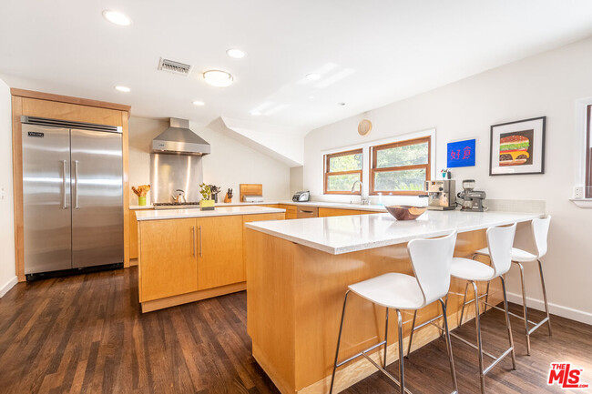 Building Photo - 16811 Escalon Dr