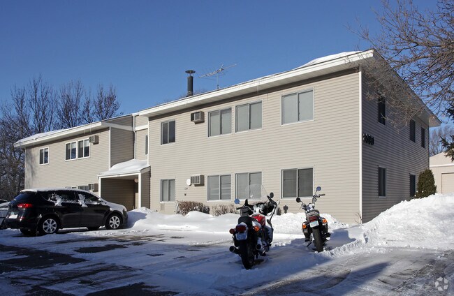Primary Photo - Evergreen Apartments
