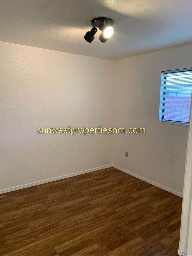 Building Photo - 1501 Saiz Ln