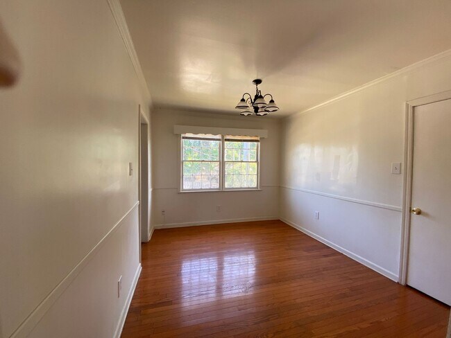 Building Photo - Located in Savannah, GA, this oversized 2-bedroom, 2-bathroom unit