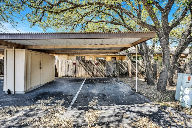 Building Photo - 8219 Summer Side Dr