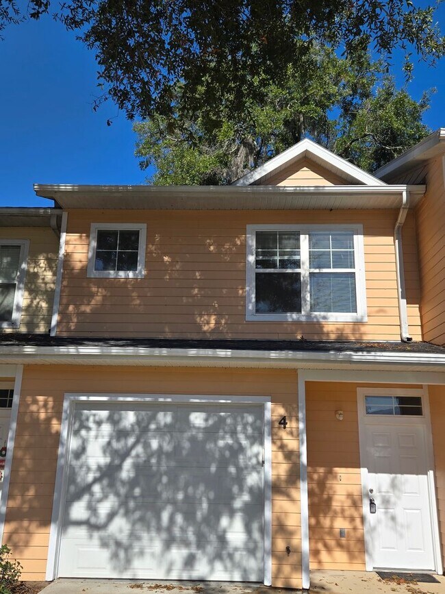Building Photo - 2 Bed / 2.5 Bath Townhome with Upstairs Office/Sitting Area – Eagle Trace