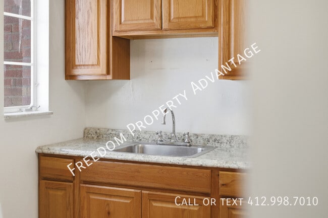 Building Photo - 3396 Columbia Dr