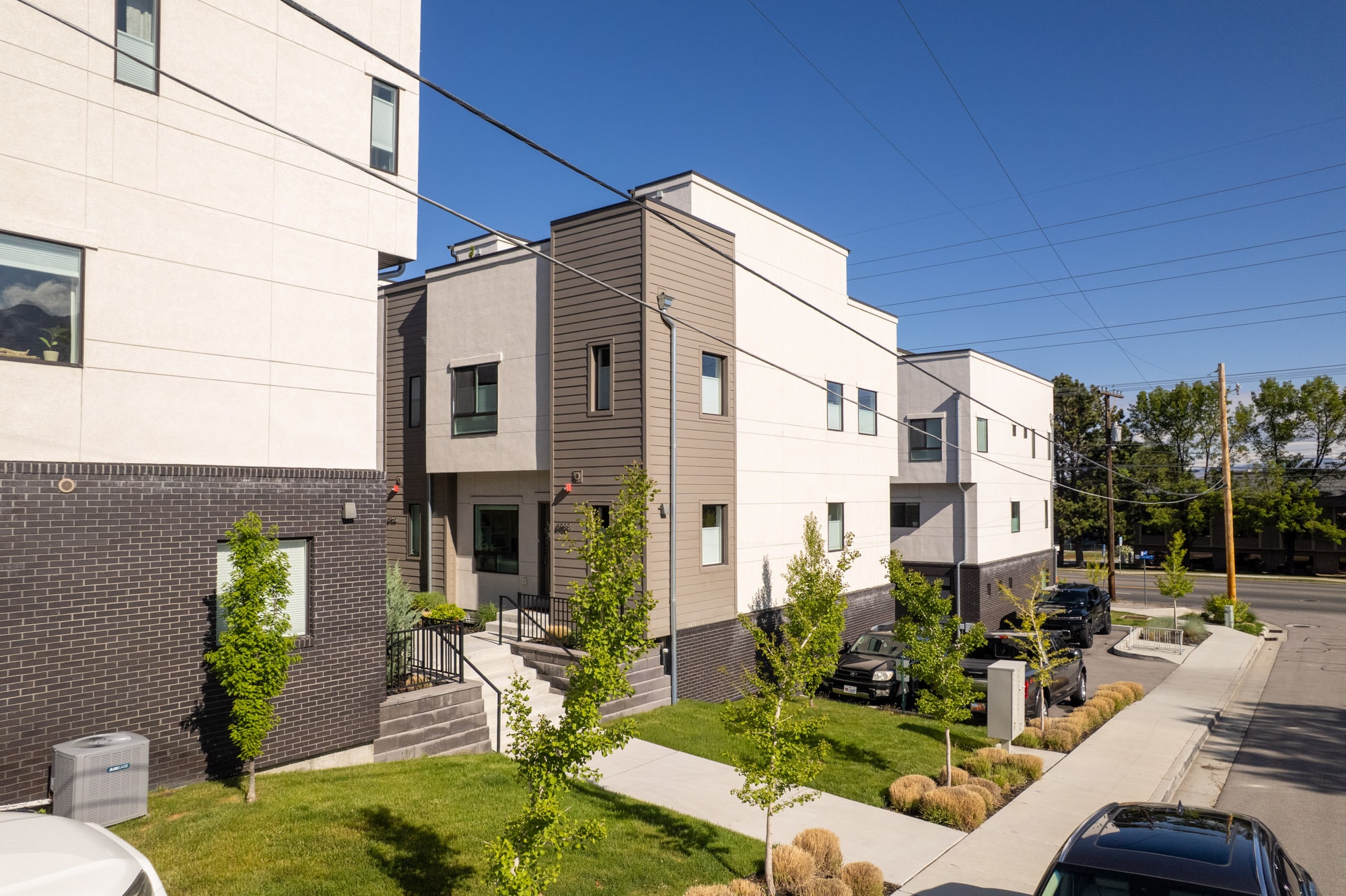 Building Photo - 6988 S Brookhill Dr