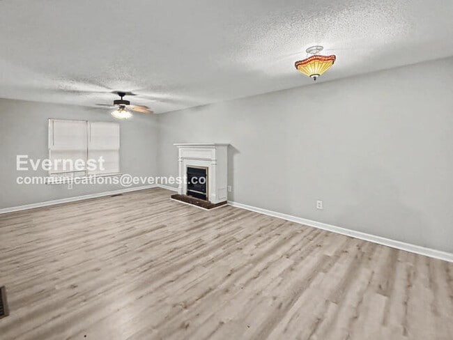 Building Photo - 1104 Oak Creek Trail