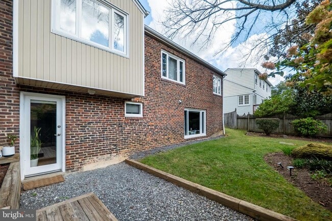 Building Photo - 4614 ROXBURY Dr