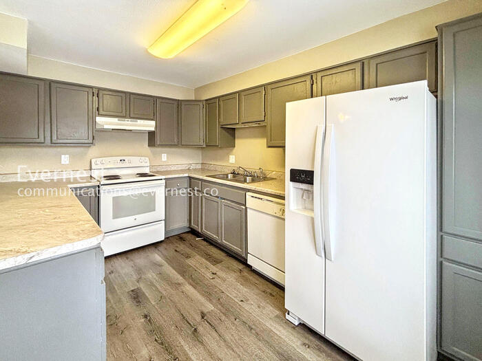 Building Photo - 13773 E 32nd Pl