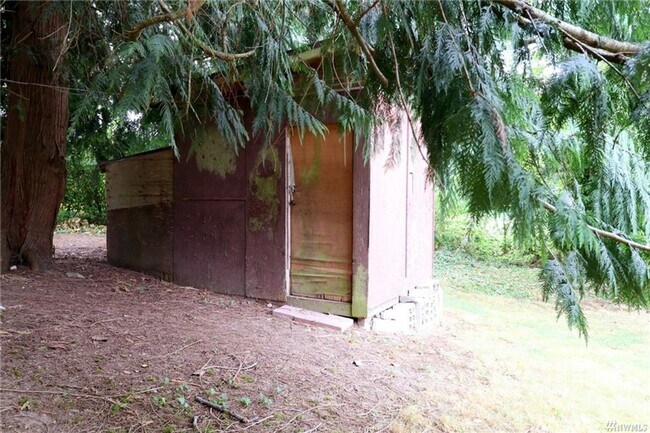 Building Photo - Bremerton Home with Bonus Rooms and Large Yard