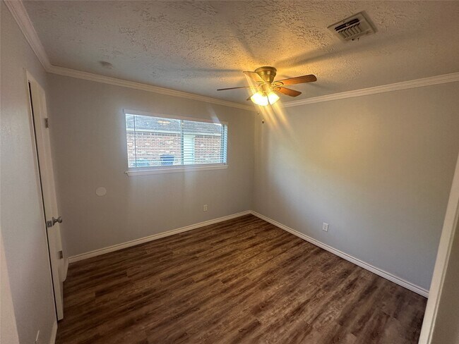 Building Photo - 13258 Bluff View Dr