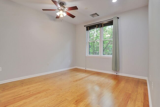 Building Photo - 1300 Grand St