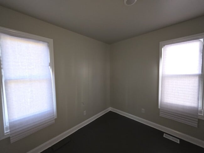 Building Photo - 3009 Hurlbut St