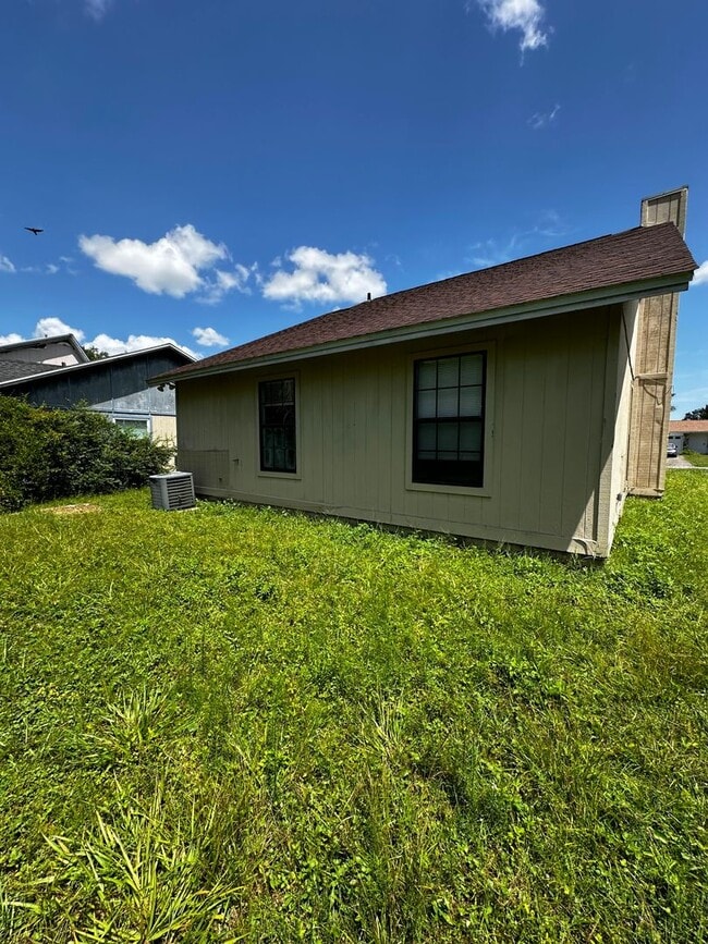 Building Photo - Available from May 15th.  2 Bedroom home with garage. Great Area and Location!