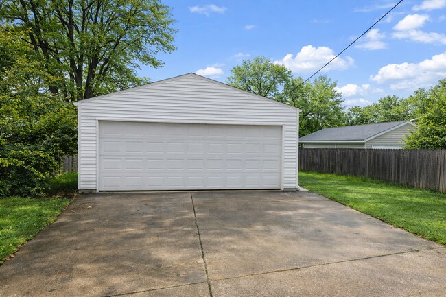 Building Photo - 1064 Woodview Rd