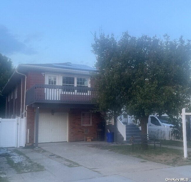 Building Photo - 623 E Park Ave