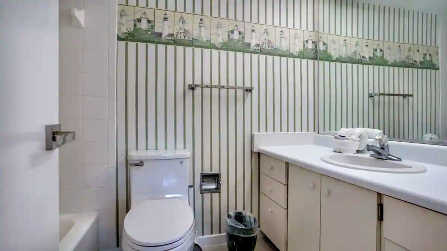 Building Photo - 13 Lighthouse Ln