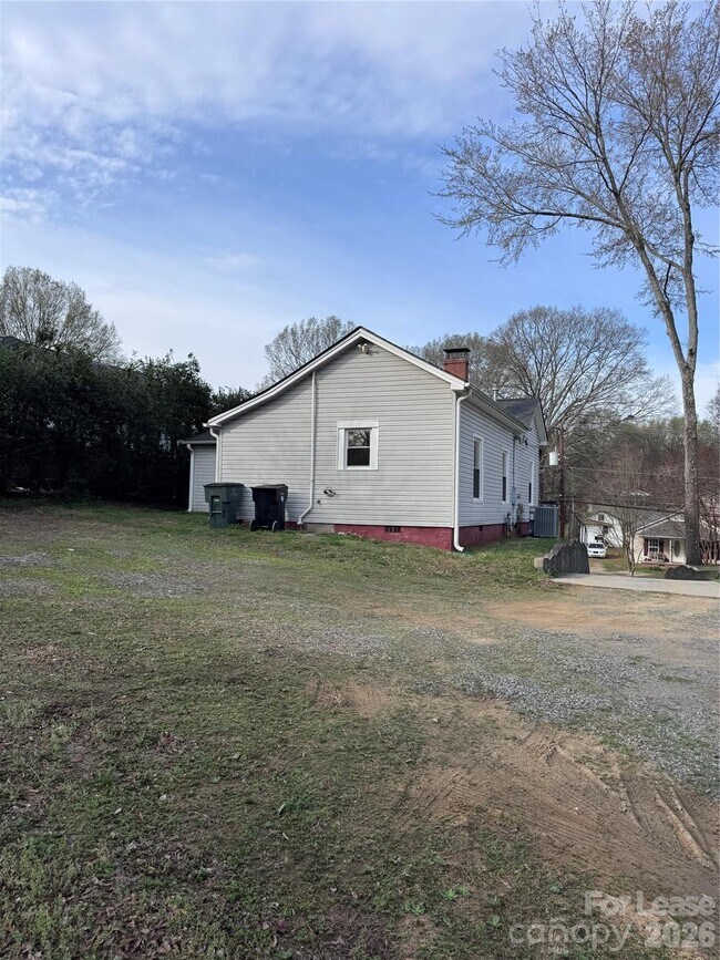 Building Photo - 65 White St SW