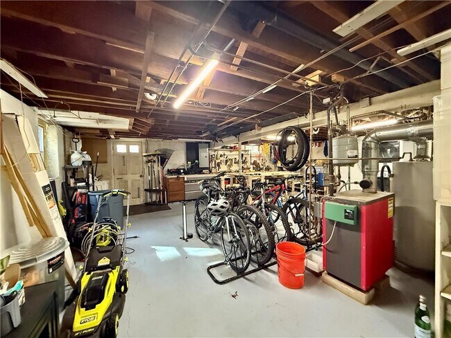 Building Photo - 11 Holmes St