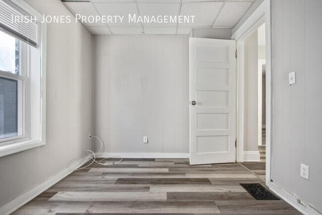 Building Photo - 374 Breckenridge St