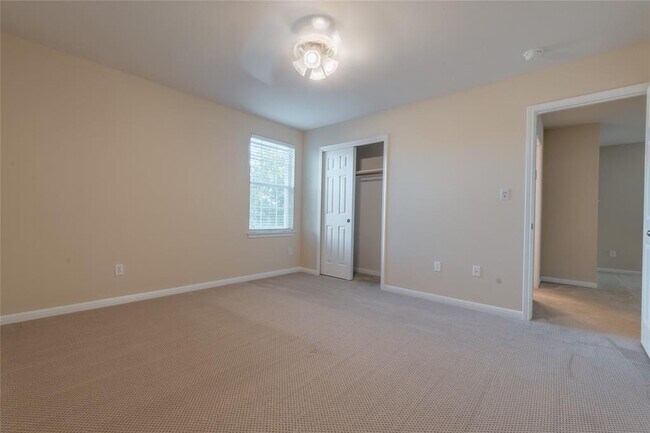 Building Photo - 9516 Castle Pines Dr