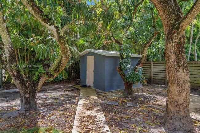 Building Photo - 7601 SW 59th Ct