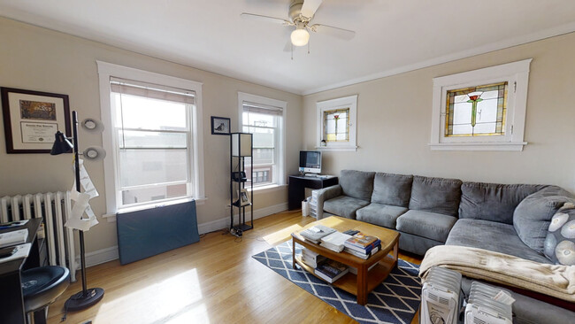 Building Photo - Vintage, Spacious 1-Bed in the Heart of Fo...