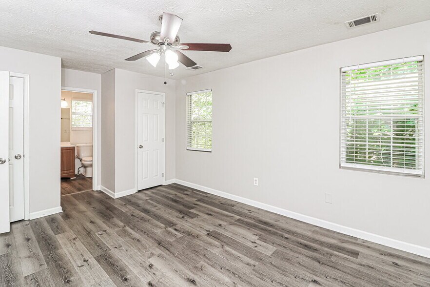 Building Photo - 5895 Brookside Dr SE