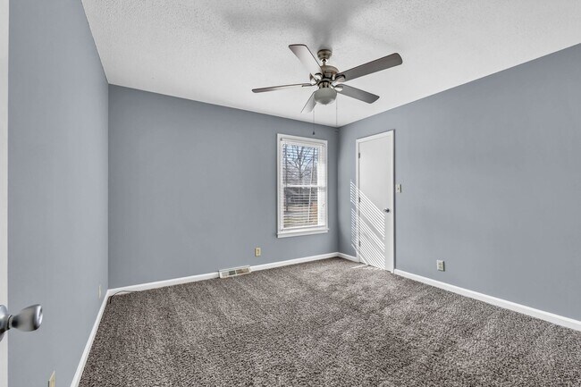 Building Photo - 171 W Regent Dr