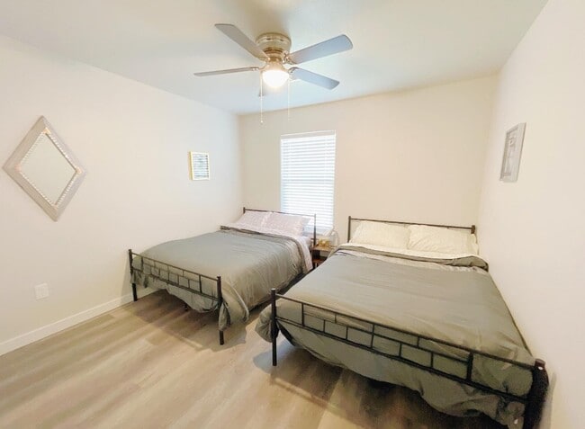 Building Photo - Open floor plan/Paved street/Quiet neighborhood