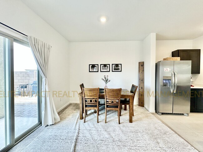 Building Photo - 7064 W Vineridge Dr